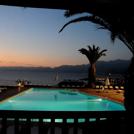 Szálloda Village & 4*