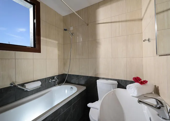 Village & Херсонісос