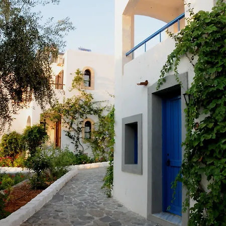 Hotel Village & 4*
