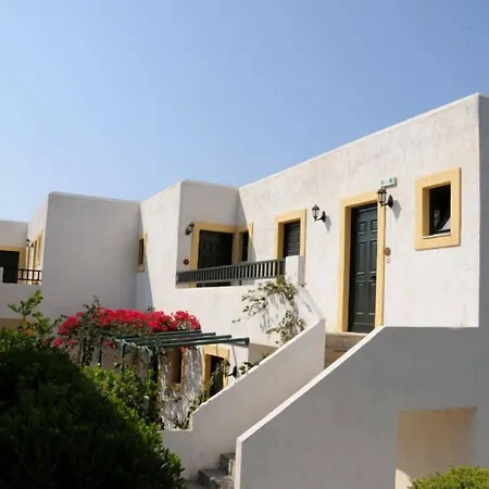 فندق Village &