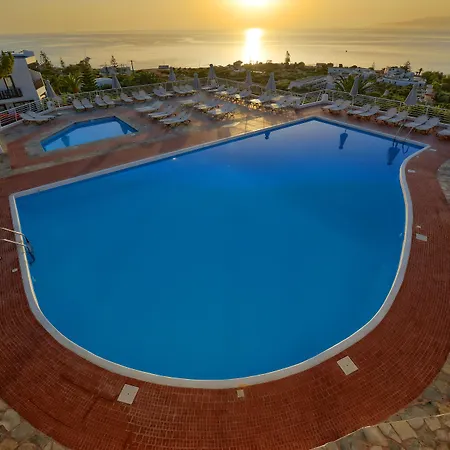 Hotel Village & 4*