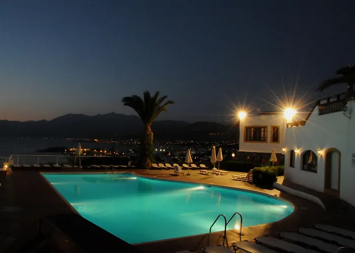 Ξενοδοχείο Village & 4*