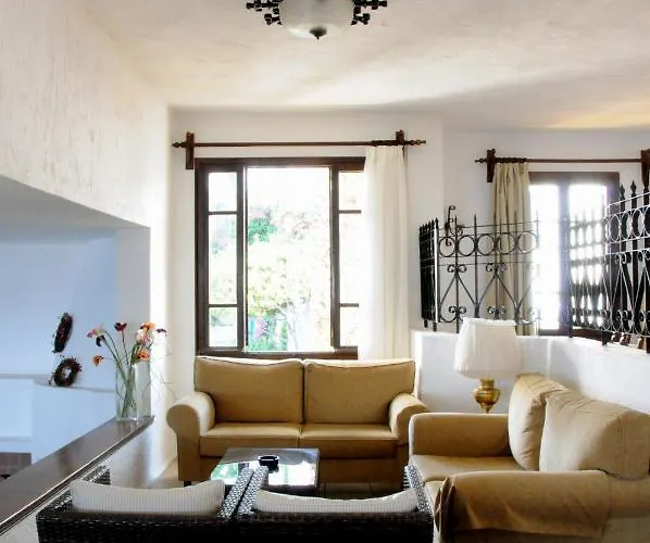 Village & Ξενοδοχείο 4*